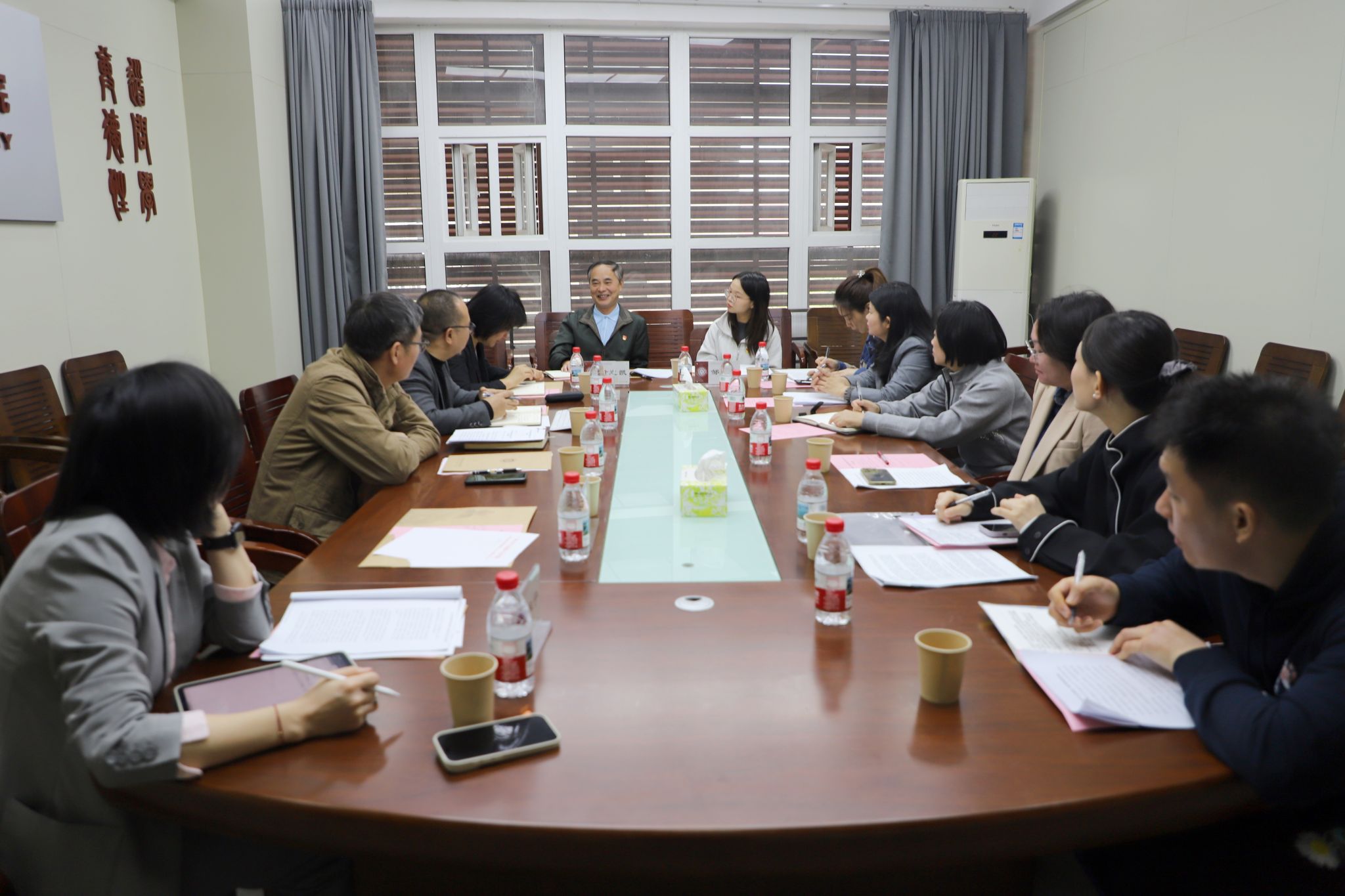 厕所偷拍
党委召开学习贯彻党的二十届四中全会精神的理论学习中心组（扩大）学习会